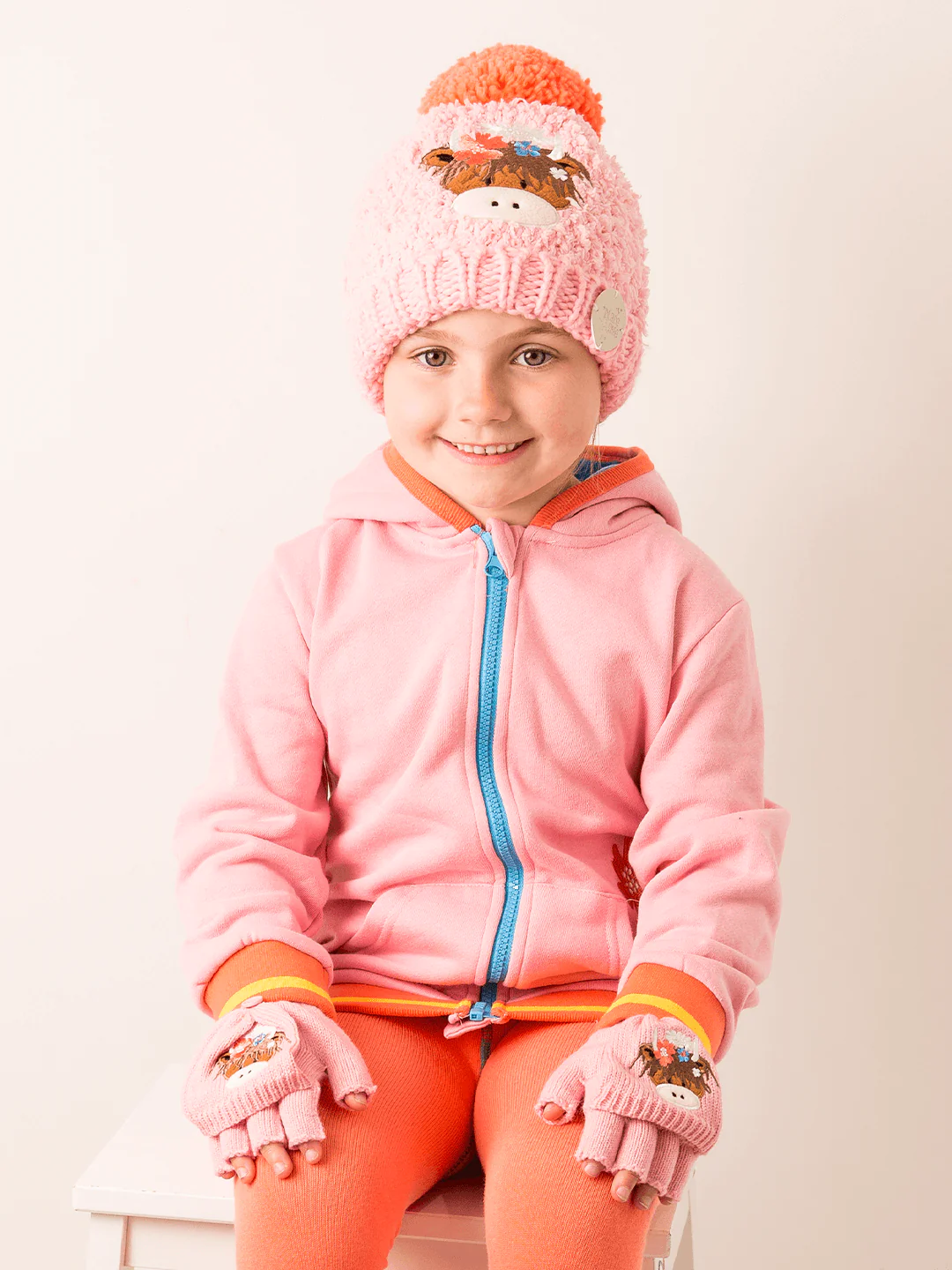 Bonnie Highland Cow Mittens - Image 4